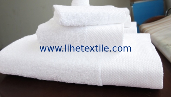 Embroidery high water absorption 80*160cm 100% cotton bath towel wholesale