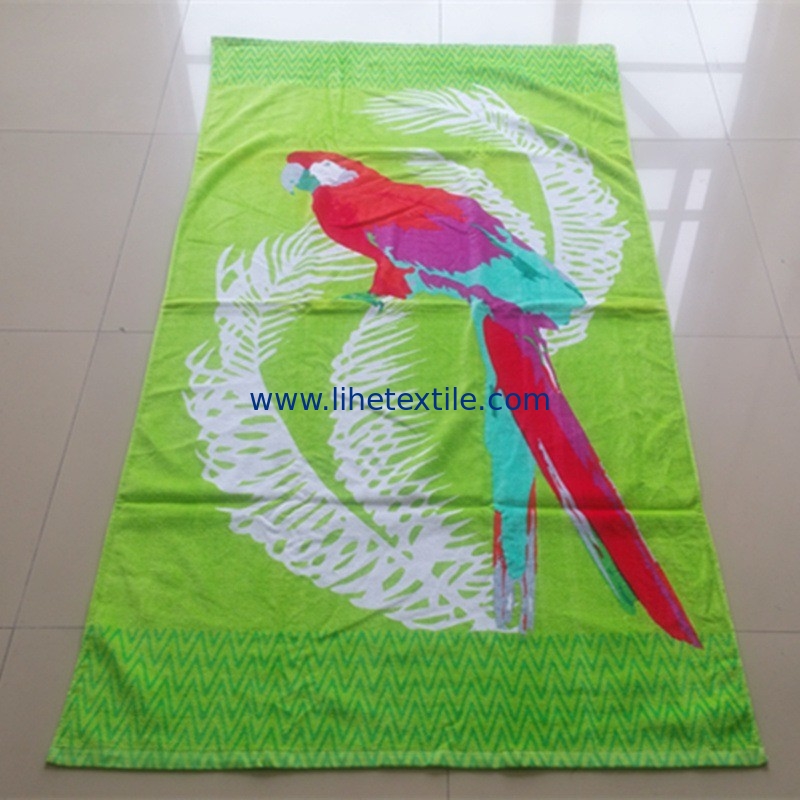 China supplier Custom Cotton Velour Digital Print Parrot Design Green Beach Towel