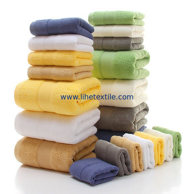 Customized Logo 100% Cotton Embroidered 70*140cm Thick Bath Towel