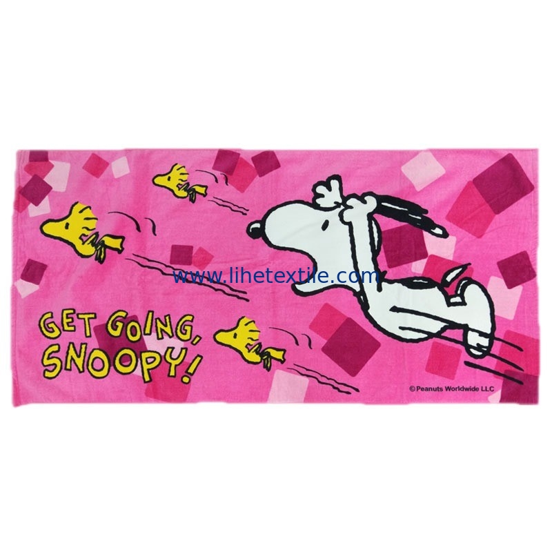 Custom cotton pink cartoon bath towel cute animation Snoopy children printed beach towel